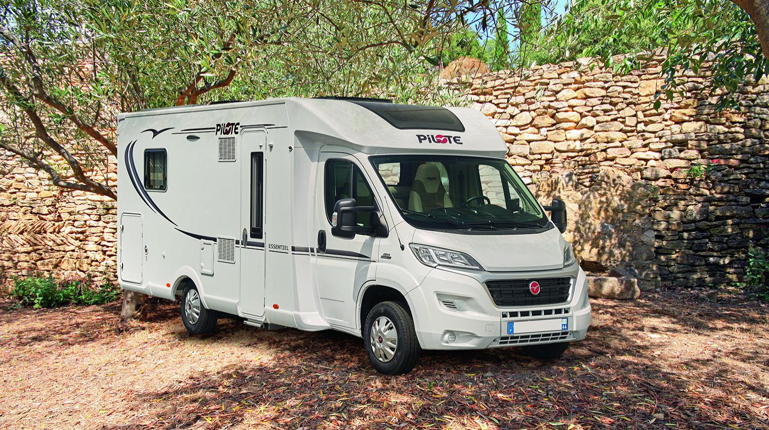 Camping car profil&eacute; Type A Pilote en location &agrave; Toulouse