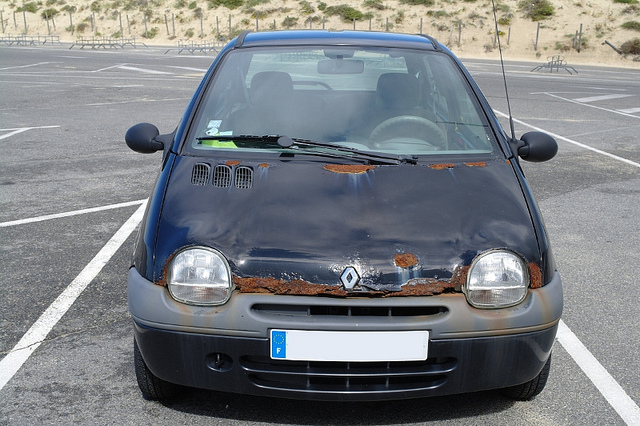 Voiture rouill&eacute;e