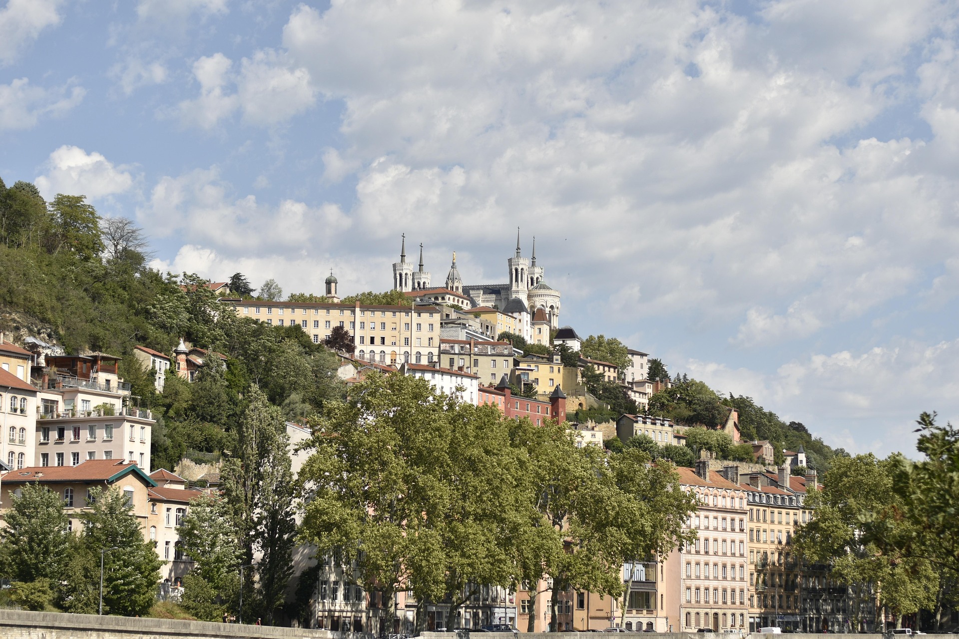 Vue de la Basilique de Notre-Dame de Fourvi&egrave;re &agrave; Lyon